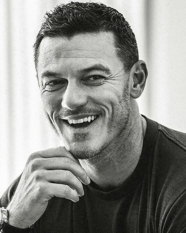 Luke evans. Люк Эванс. Люк Эванс Luke Evans. Люк Эванс красавчик. Люк Эванс фото.