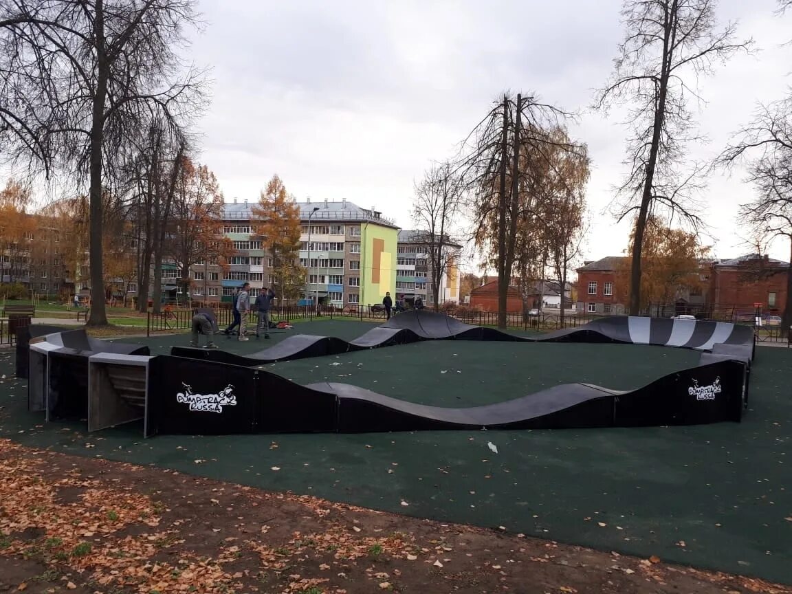 Юрьев польский 1 мая. Юрьев-польский парк городской усадьбы Ганшиных. Ганшин парк в Юрьев польском. Парк Победы Юрьев польский. Скейт парк Юрьев польский.