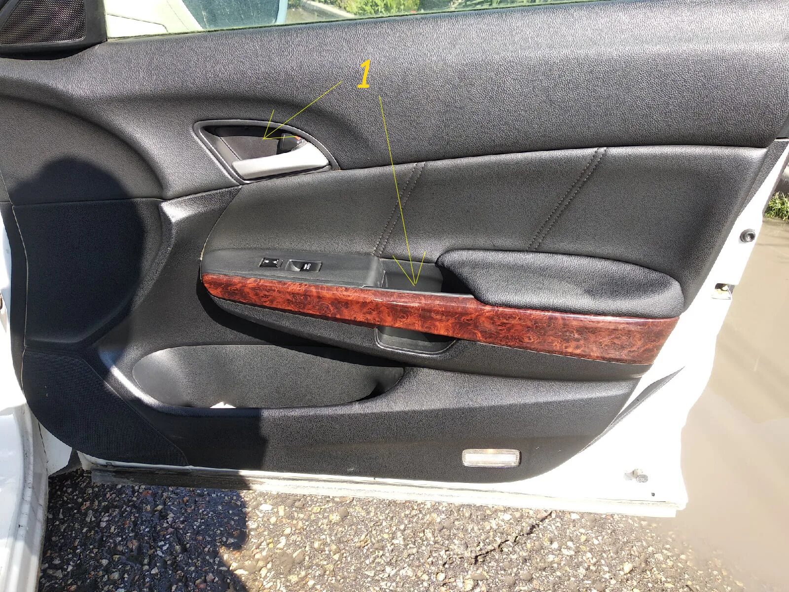 Перетяжка подлокотников передних дверей - Honda Civic 4D (8G), 1,8 л, 2008 года 