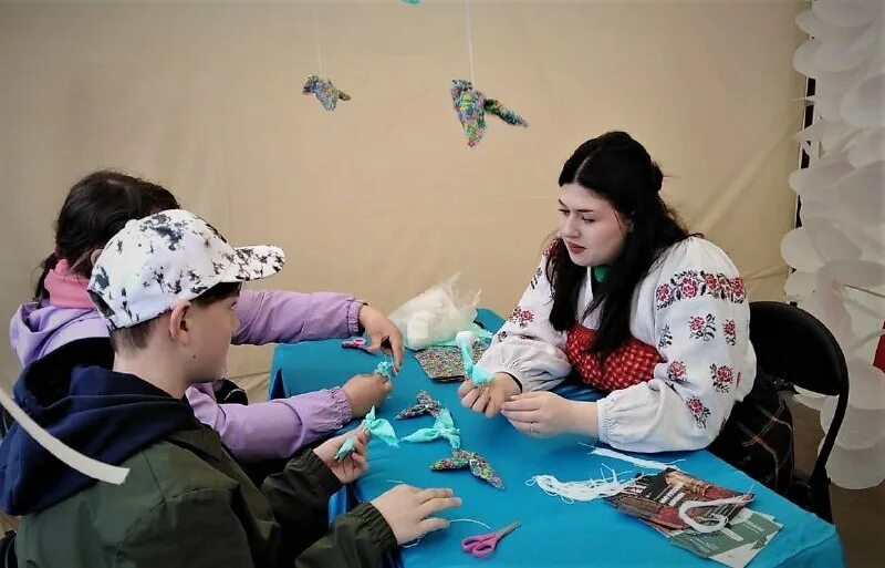 День труда московской области заставка. Ворошилова, д. Апрель серпухов. Апрель серпухов. Апрель серпухов.