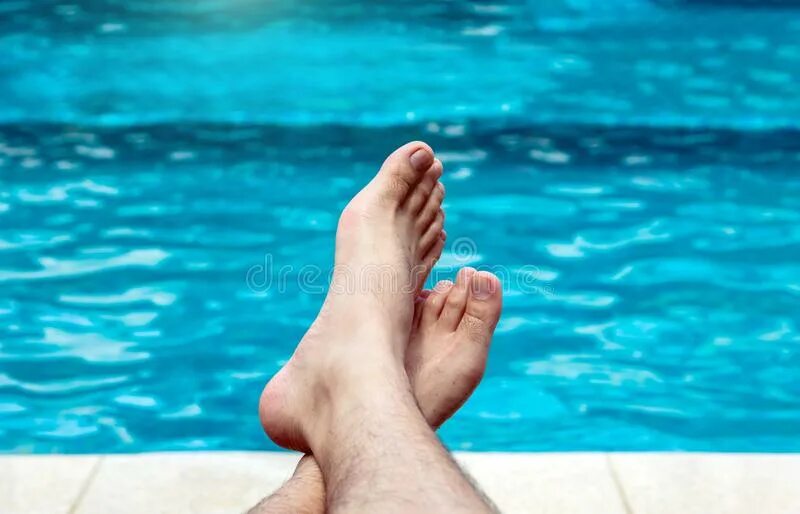 Foot relax. Foot relax. Мужчина футфетиш бассейн. Foot relax. Магнитная вальгусная шина magnetfix.