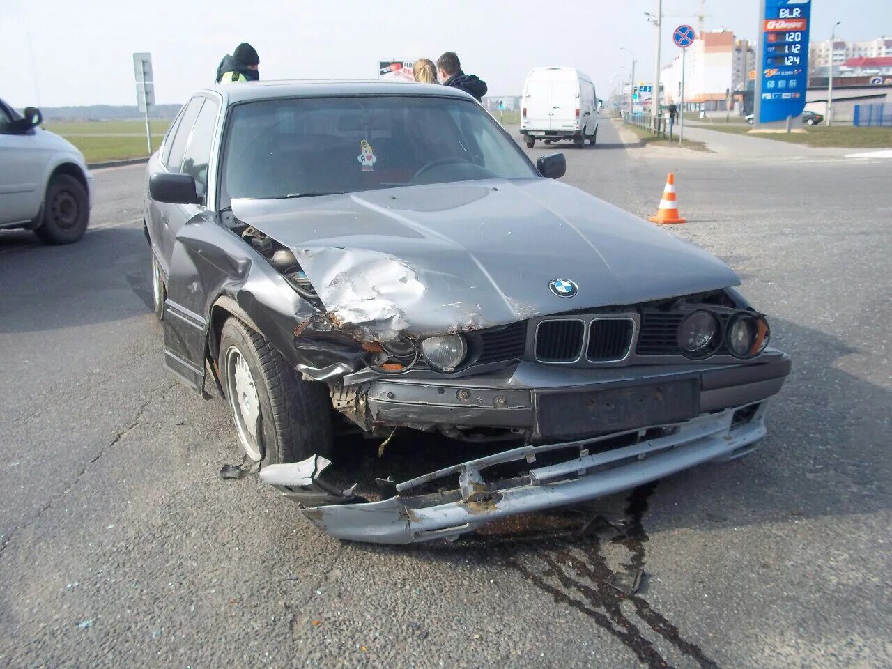 Е битые. Bmw e34 crash. Бмв 5 е39 битая. Бмв 5 е39 битая. Бмв 5 е39 битая.