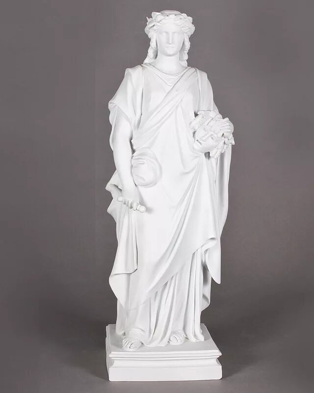 Талия фалия муза аполлона. Мельпомена муза статуя. Муза мельпомена скульптура. Музы талия и мельпомена. Талия богиня комедии.