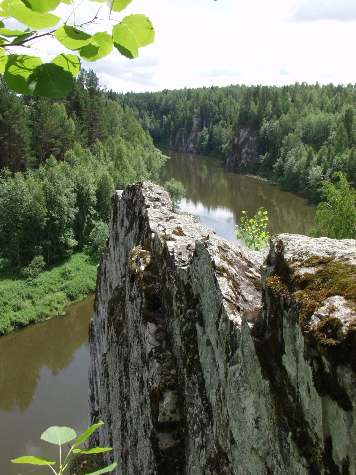 Камень гребень. Скала гребешок на реке Чусовая. Чусовая камень гребешок Кын. Река Чусовая камень гребешок. Чусовая камни бойцы.