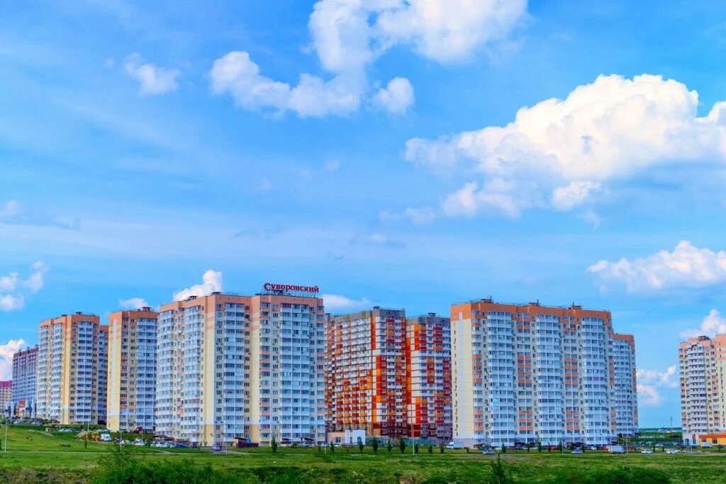 Жк суворовский ростов-на-дону ночью. Вкб суворовский. Жк суворовский застройщик. Жк суворовский ростов. Суворовский микрорайон в ростове.