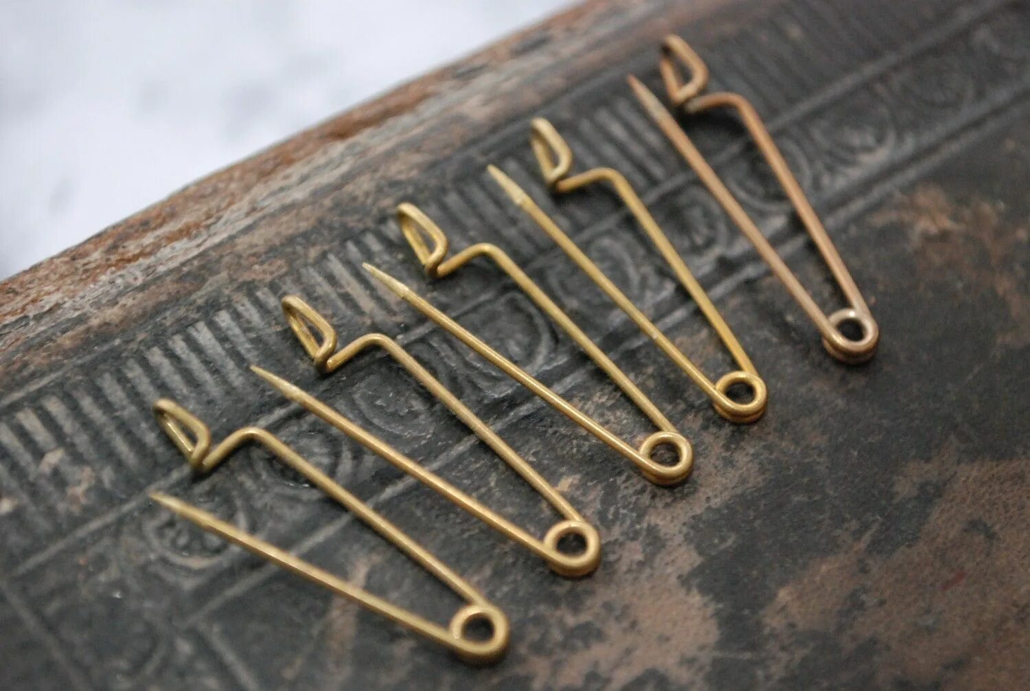 21 Uses for a Wire Coat Hanger Wire hangers, Wire hanger crafts, Wire coat hange