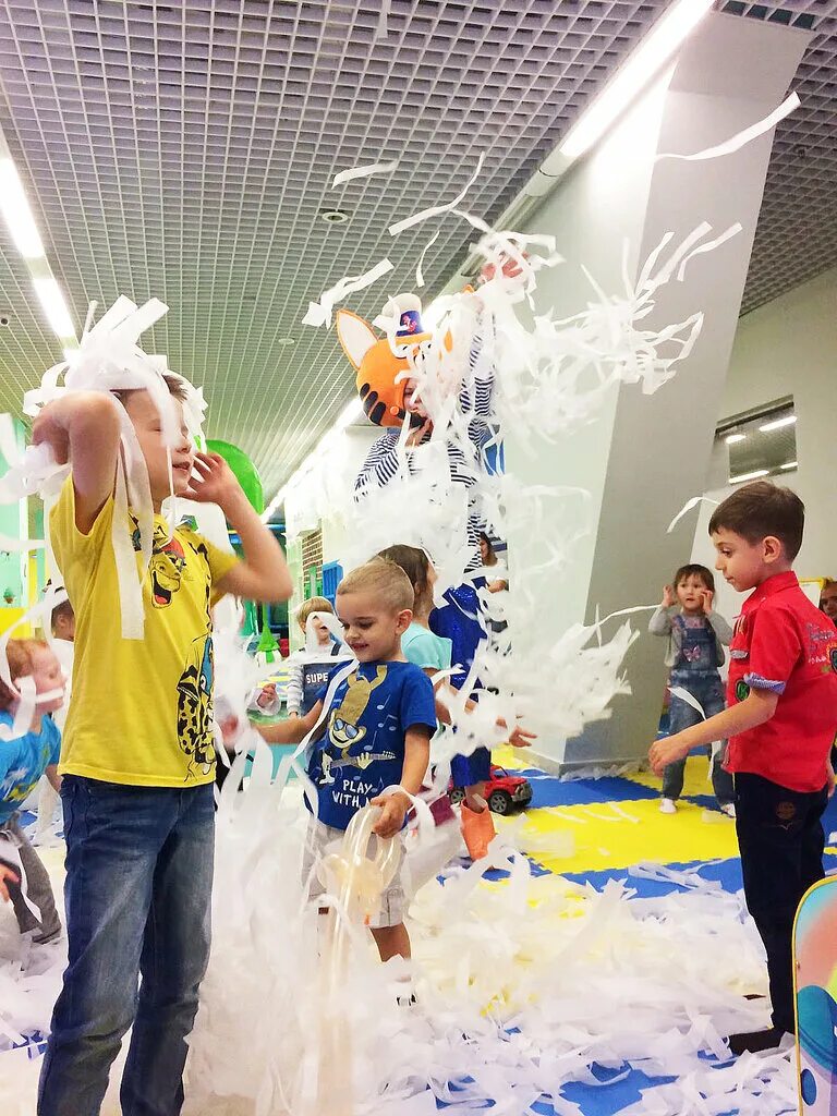 Kinder center. Позитив куйбышев развлекательный центр. Детский клуб киндер мамедкала. Детский центр челябинск. Детский клуб киндер мамедкала.