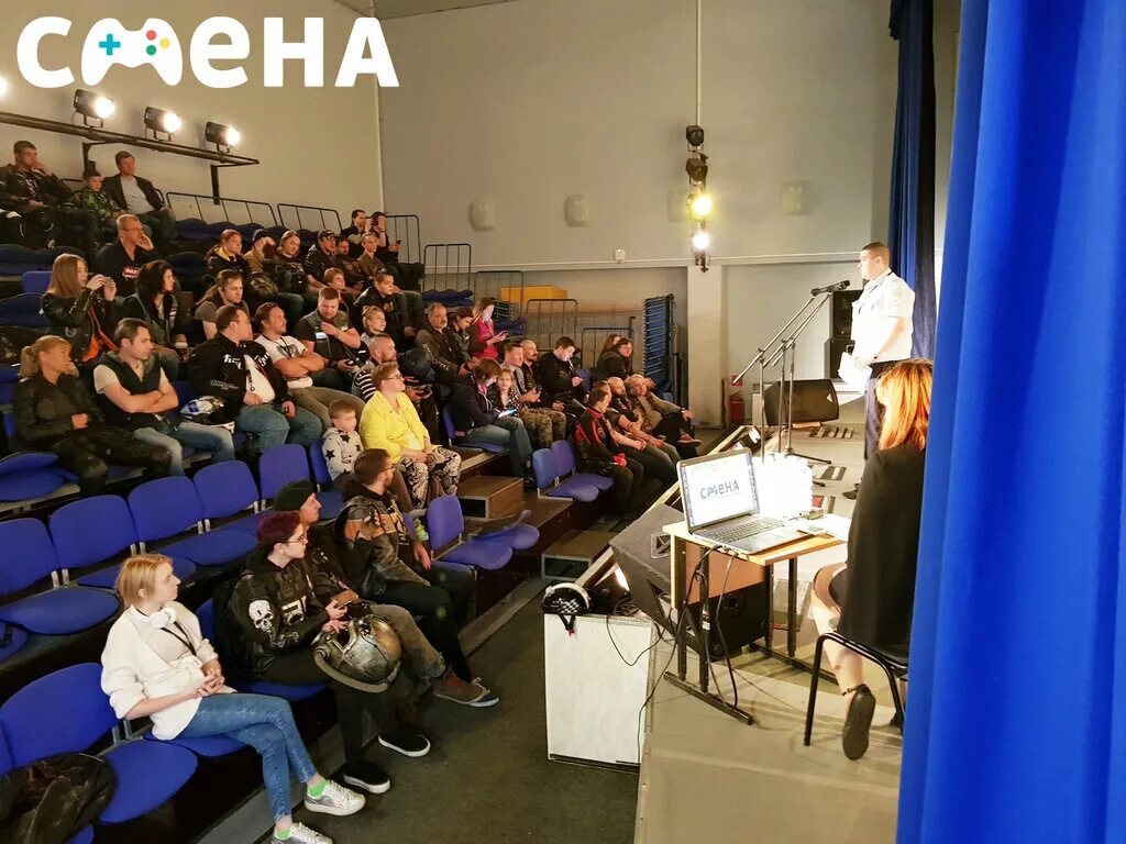 ул. Корнейчука, дом38 б. ДК "Смена" Входные группы г. Москва