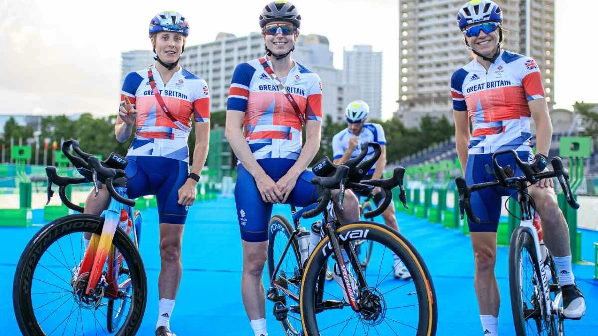 Olympic triathlon. Триатлон олимпийские игры. Olympic triathlon. “world triathlon cup samarkand-2024”. Триатлон обои.