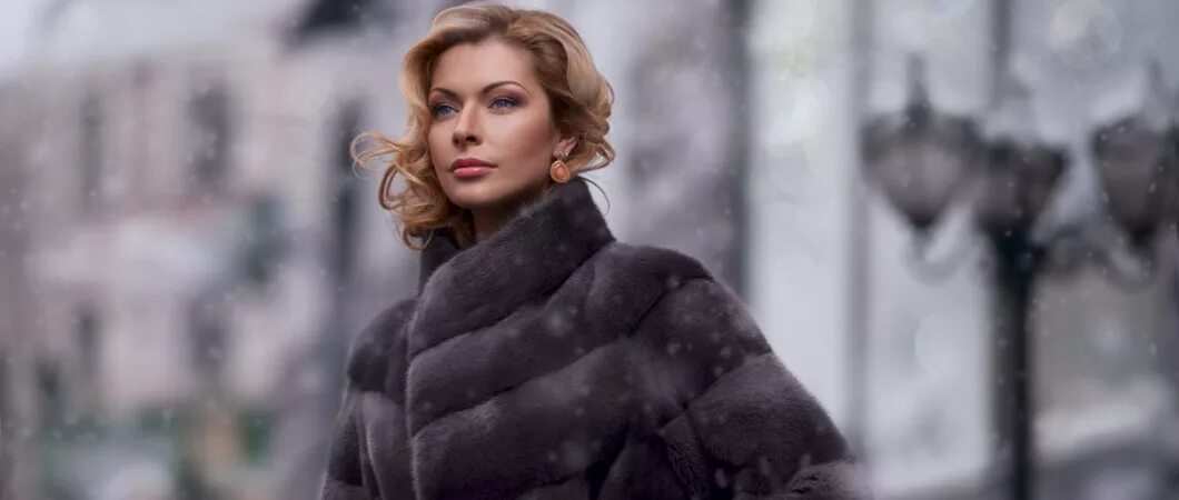 Шуба из скандинавской норки. Новой шубы норковой снег растаял. Женщина в шубе. Новой шубы норковой снег растаял. Девушка в норковой шубе.