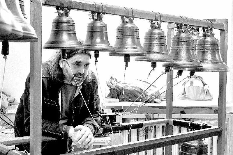 Литье колоколов 15 век. Воронежский завод колоколов. Технология литья колоколов в старину. М&м колокольчик. Звоном кандалов.