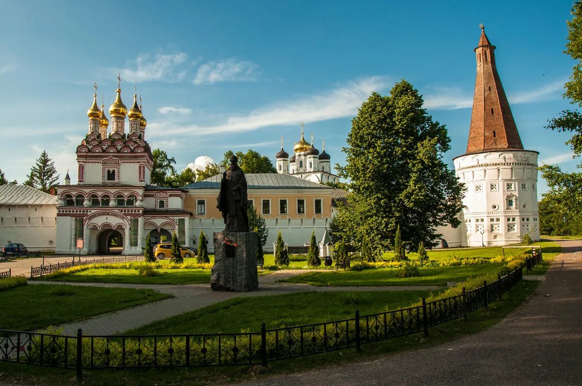 Иосифо-волоцкий монастырь. Монастырь в волоколамске иосифо волоцкий. Теряево иосифо-волоцкий монастырь. Иосифо волоцкий монастырь как добраться. Иосифо-волоцкий монастырь.