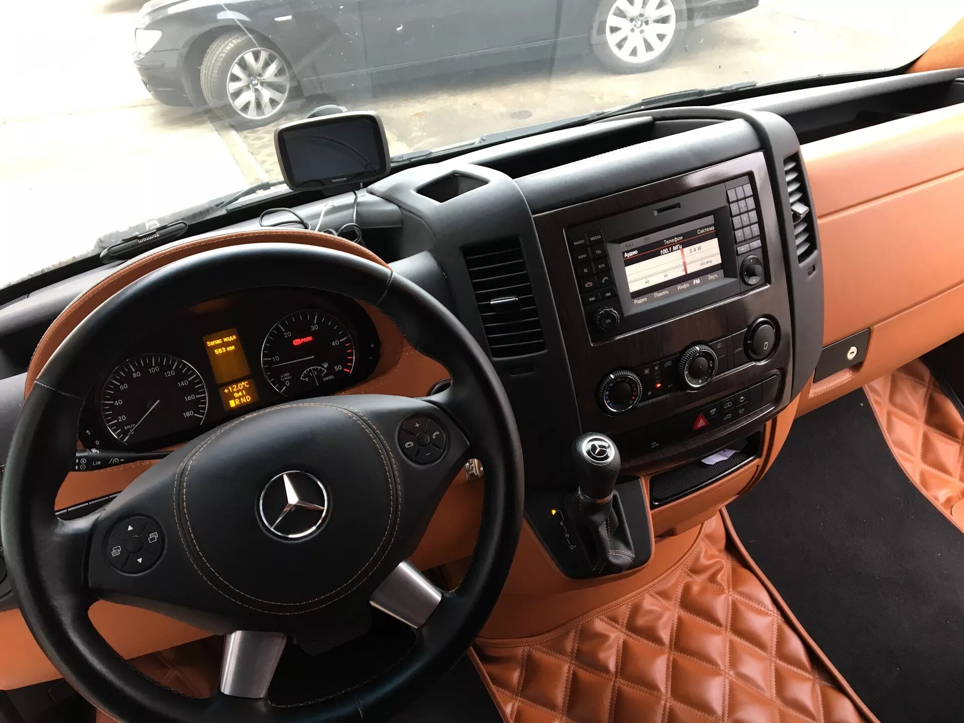 Мерседес спринтер автомат. Mercedes-Benz Sprinter, 2007 салон. Mercedes Sprinter 2005 салон. Mercedes Sprinter w906 салон. Mercedes Benz Sprinter 2008 салон.