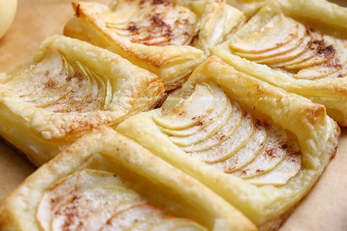 Слоеные изделия. Пирог из слоеного бездрожжевого теста. Пироги со слоеного теста бездрожжевого. Пирог из слоеного бездрожжевого теста. Из слоеного теста.