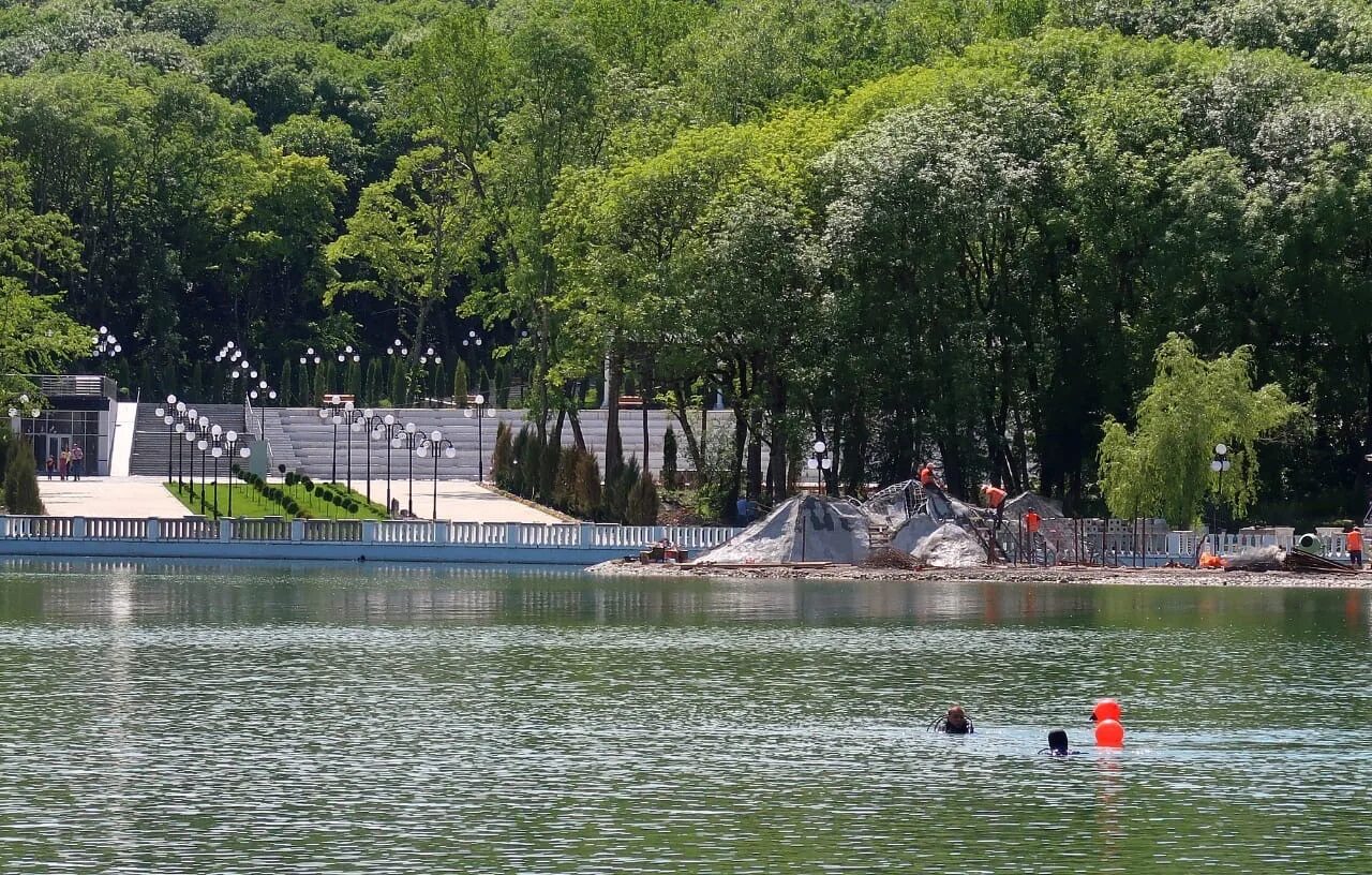 Железноводск купание. Озеро 30ка Железноводск. Курортное озеро в Железноводске. Железноводск озеро 2020. Железноводск парк и озеро 30.