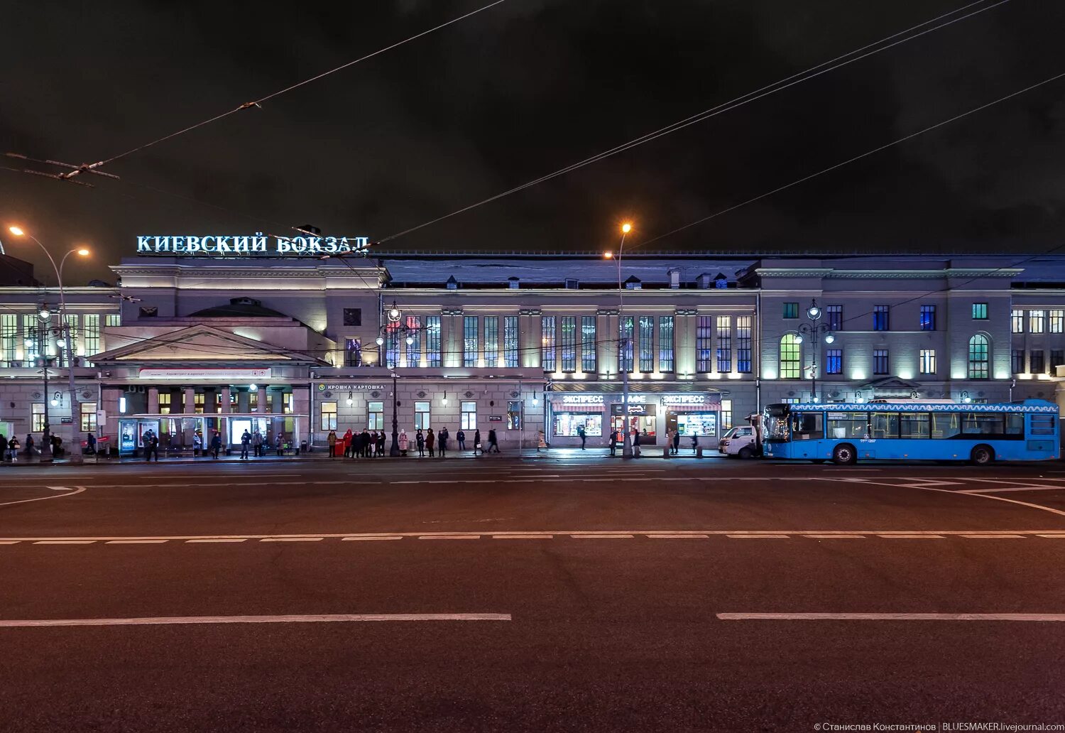 Киевский вокзал Москва ночью. Московский вокзал. Около вокзала. Киев вокзал. Киевский вокзал телефон