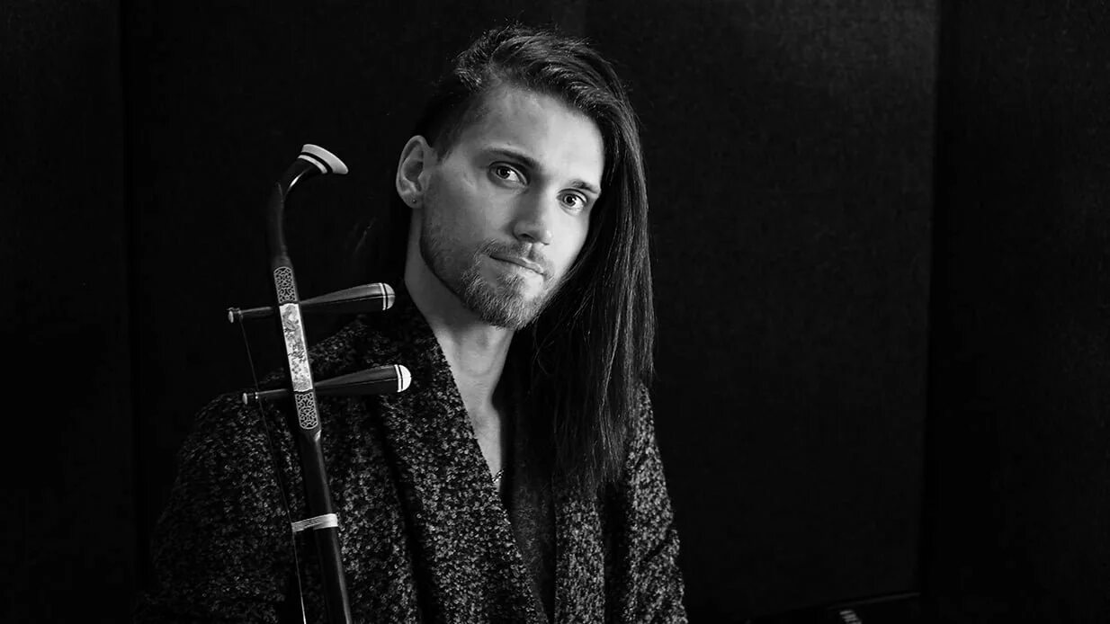 Eliot tordo erhu. Элиотт тордо. Eliott tordo erhu музыкант. Eliott tordo erhu музыкант. Эллиотт тордо.