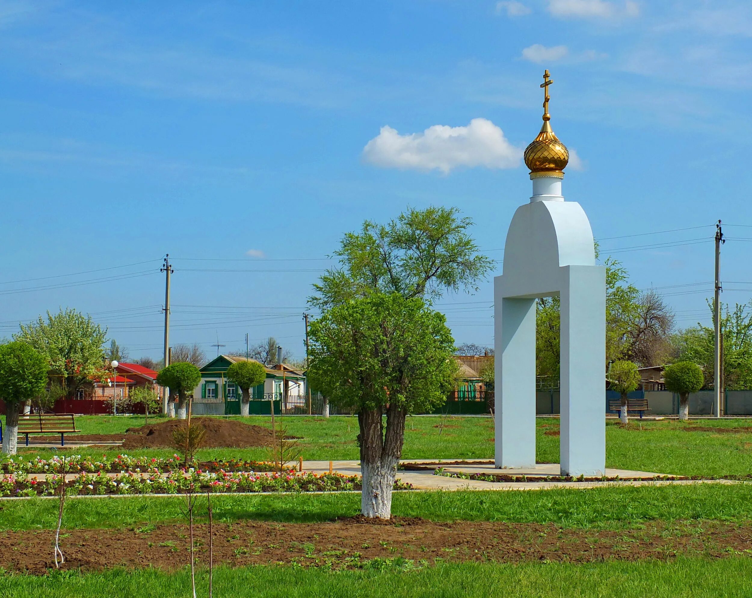 Погода в п зимовники ростовская область. Посёлок Зимовники Ростовская область. Церковь п Зимовники. Зимовники Кучманский парк. Харпова Зимовники.