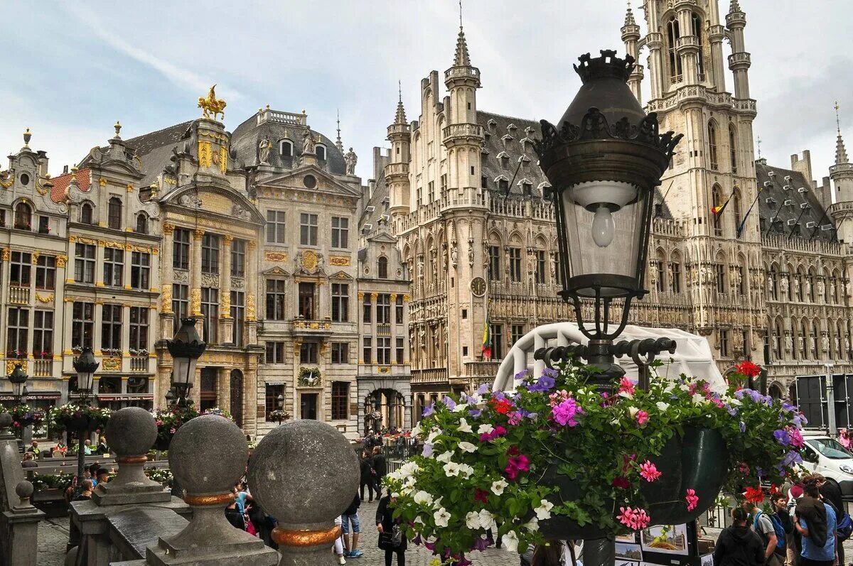Страна города брюссель. Брюссельская ратуша Бельгия. Бельгия Фландрия. Брюссель архитектура. Брюссель Сенна.