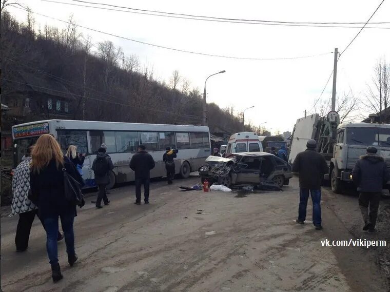 Дтп пермь сегодня цум. Дтп с автобусом на соликамском тракте пермь. пермь дтп сегодня на соликамском тракте. дтп в перми сегодня соликамский тракт.