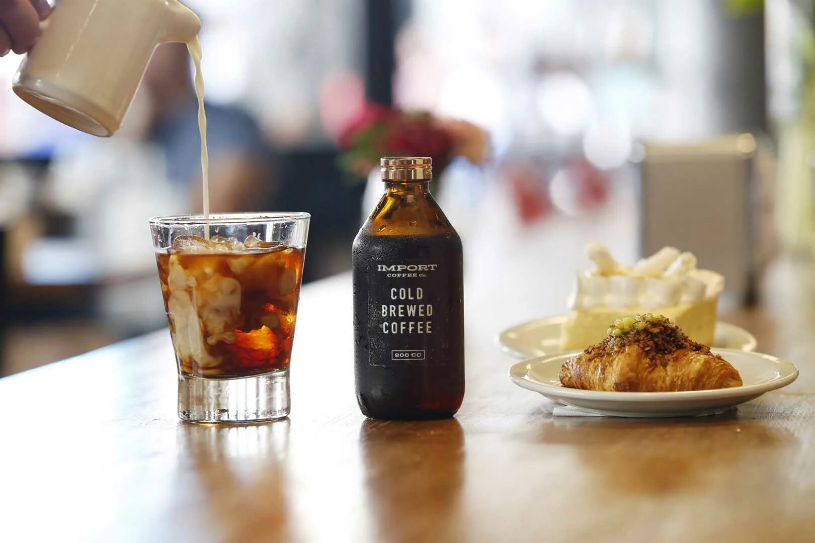 Колд брю. Колд брю кофе. кофейня cold brew. cold brew флэт уайт.