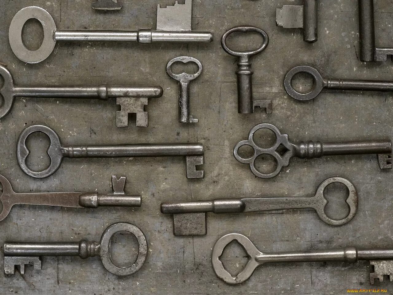 Key to the past. Старинный ключ. Ключ металлический. Старинный металлический ключ. Ключи фон.