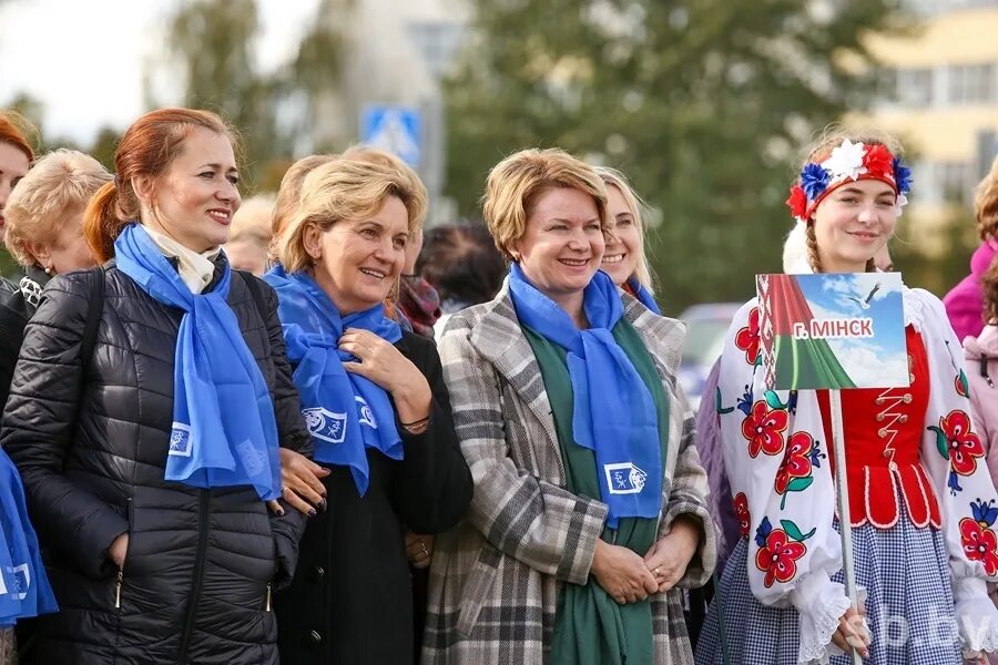Белорусский союз. Белорусский Союз женщин. Белорусский Союз женщин фото. Шарф Беларусь. Белорусский Союз женщин презентация.
