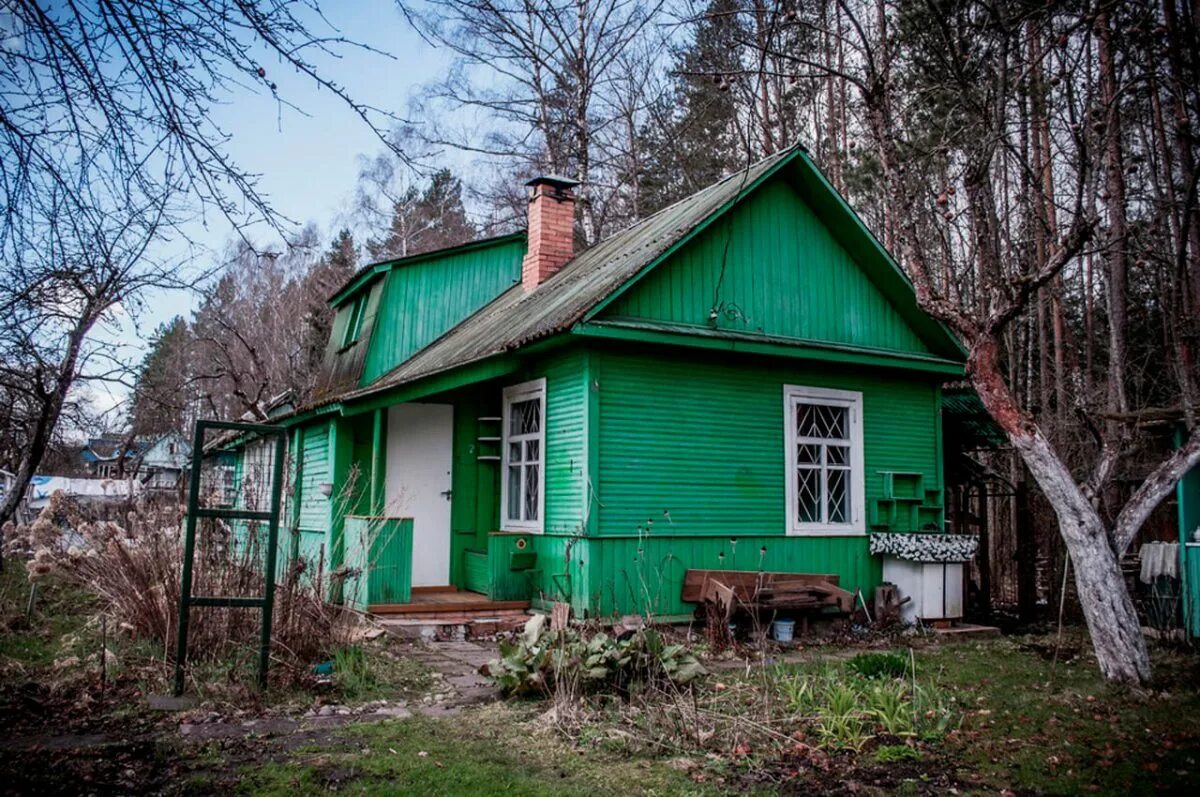 Ну дачу. Стародачный посёлок Кратово. Старая дача. Старый дачный дом. Старенькая дача.