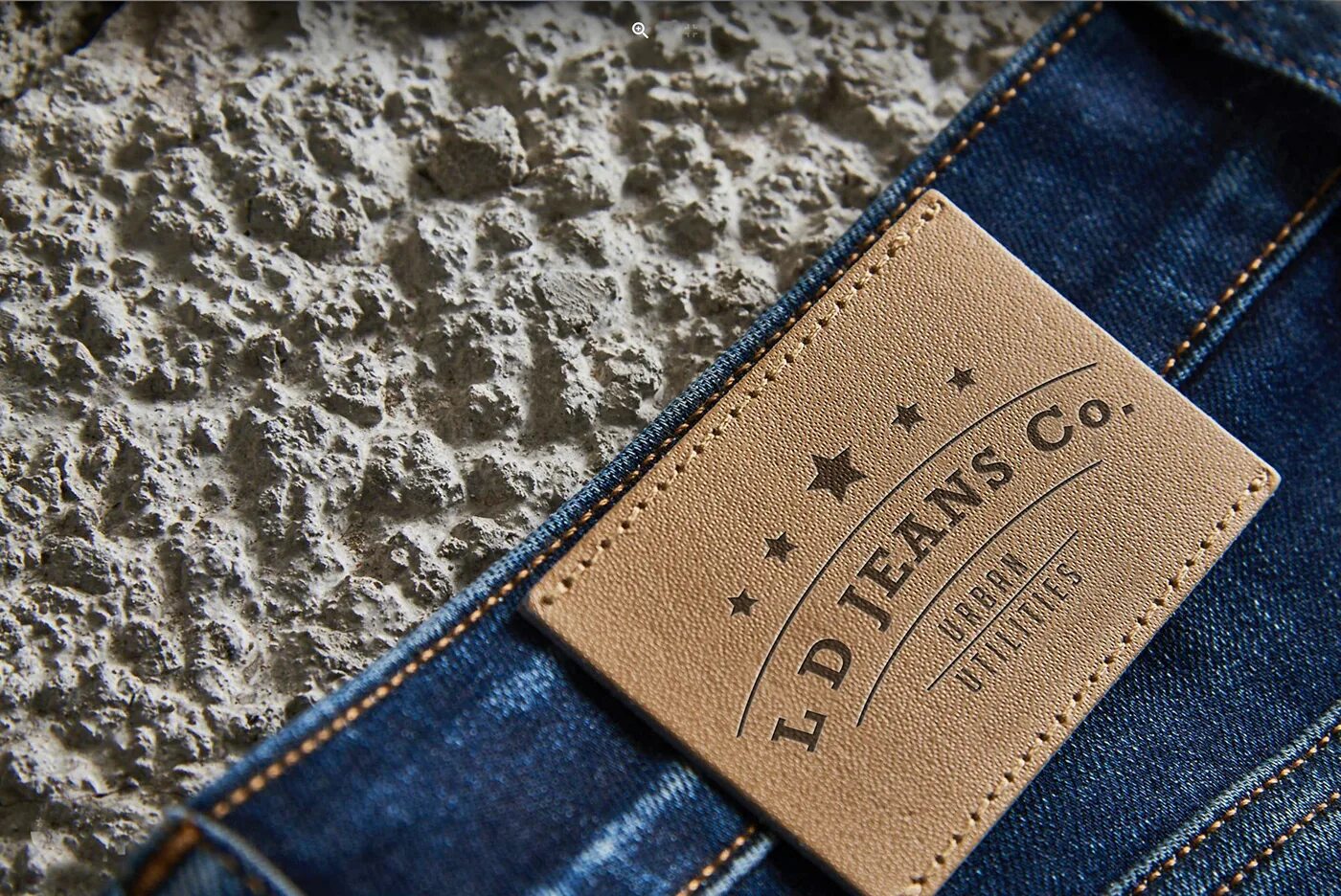 Джинсы levis мокап. Лейбл джинсов. Лейбл джинсов. Jeans labels. Полинял лейбл на джинсах.