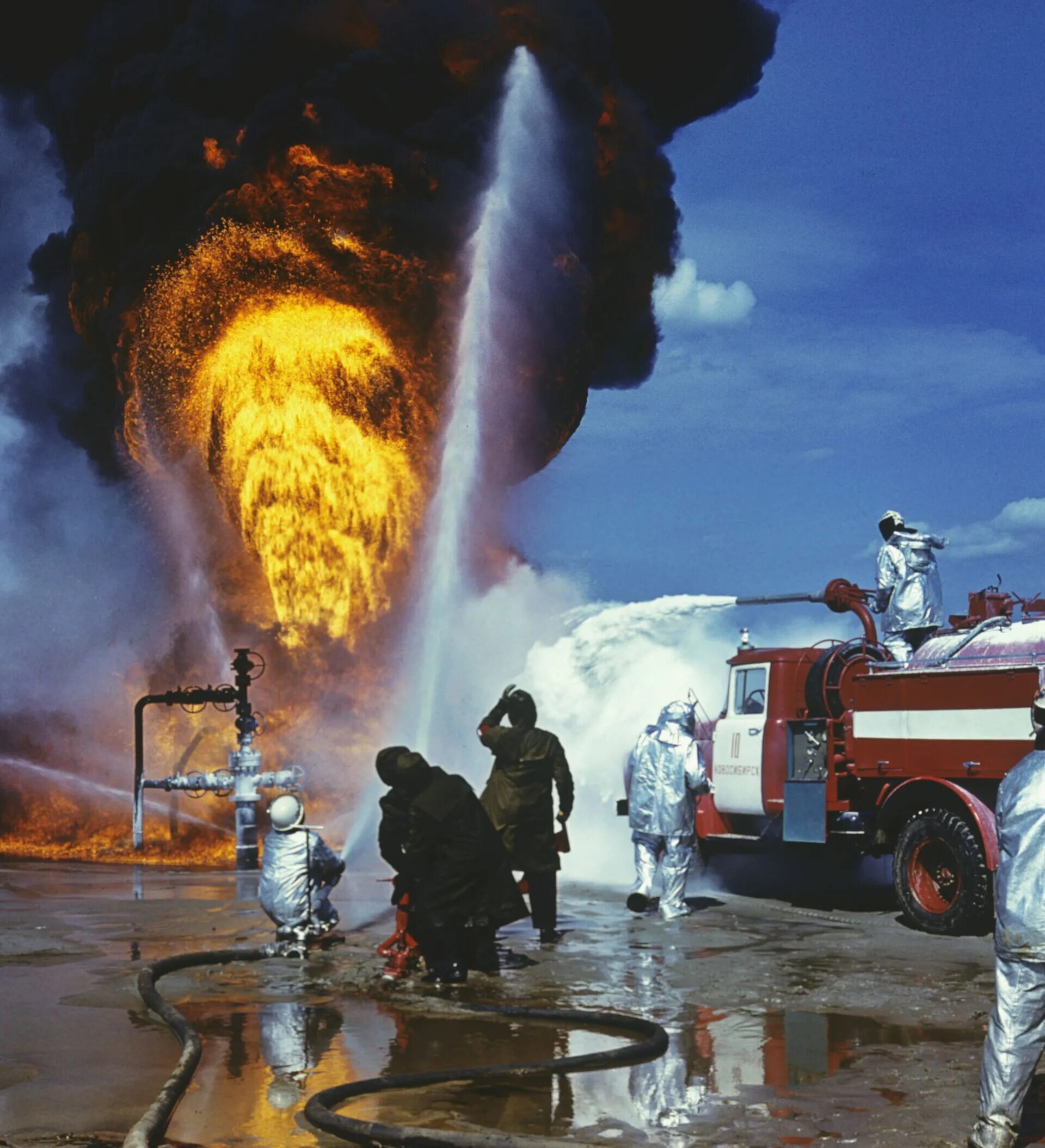 Тушение нефти в резервуарах и резервуарных парках. Пожарная безопасность резервуаров. Тушение нефти и нефтепродуктов в резервуарах и резервуарных парках. Противофонтанная безопасность. Тушение пожаров нефти.