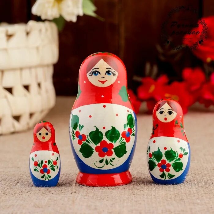 Матрешка из какого дерева. Вятская матрешка. традиционная вятская матрешка. вятская роспись матрешки. полхов вятская матрешка традиционная.