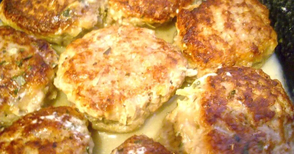 Картошка с фаршем колдуны. Белорусская кухня колдуны. колдуны блюдо. ленивые колдуны из картофеля с фаршем. колдуны белорусское блюдо.