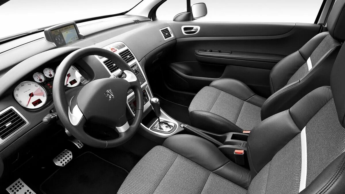Салон пежо 308 2008 года. Peugeot 308 2008 салон. Машина пежо салон. Peugeot 508 dashboard. Пежо 308 2011 салон.