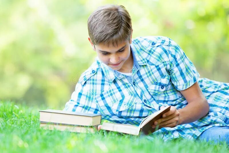 Boy s books. Книга для мальчиков. Мальчик с книгой фото. Книга про восточного мальчика. Мальчик с книгой в парке.
