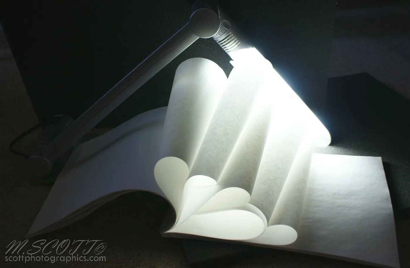 Свет бумага. Скульптура светильник. Фотобумага люстр. Света бумага. Бумага на источник света.