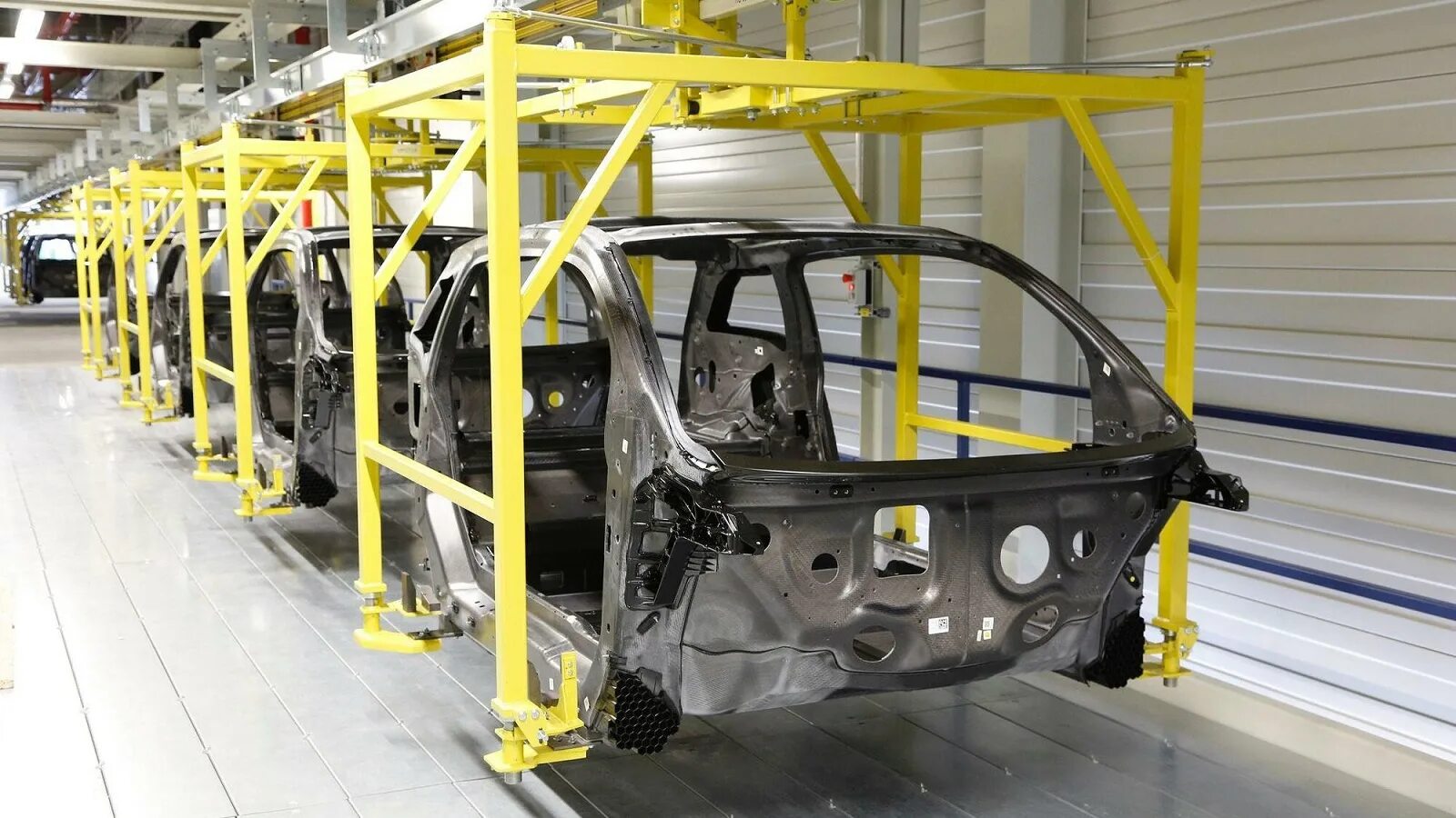 Используют для производства автомобилей. I3 BMW углепластиковый кузов. Композитные материалы в автомобилестроении. Кузов из композитных материалов. Композитный кузов автомобиля.