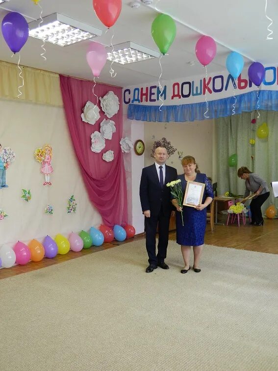 Оформление музыкального зала на день дошкольного работника. Украшение зала на день дошкольного работника. украсить зал день дошкольного работника. оформление зала ко дню дошкольного работника. украшение зала на день дошкольного работника фото.