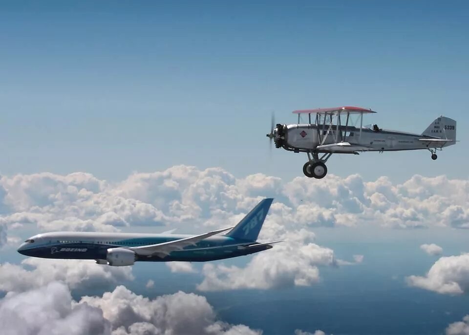 Самолет на фоне моря. Планер в воздухе. They are flying planes. Fly a helicopter cartoon. Самолет с окошками.