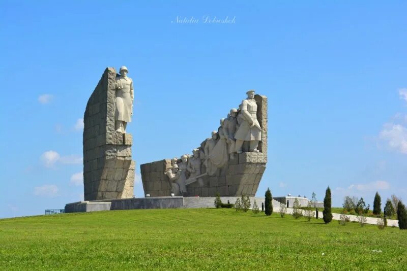 Самбек сегодня. Мемориал славы самбекские высоты. памятник самбекские высоты ростовская область. музейный комплекс самбекские высоты.