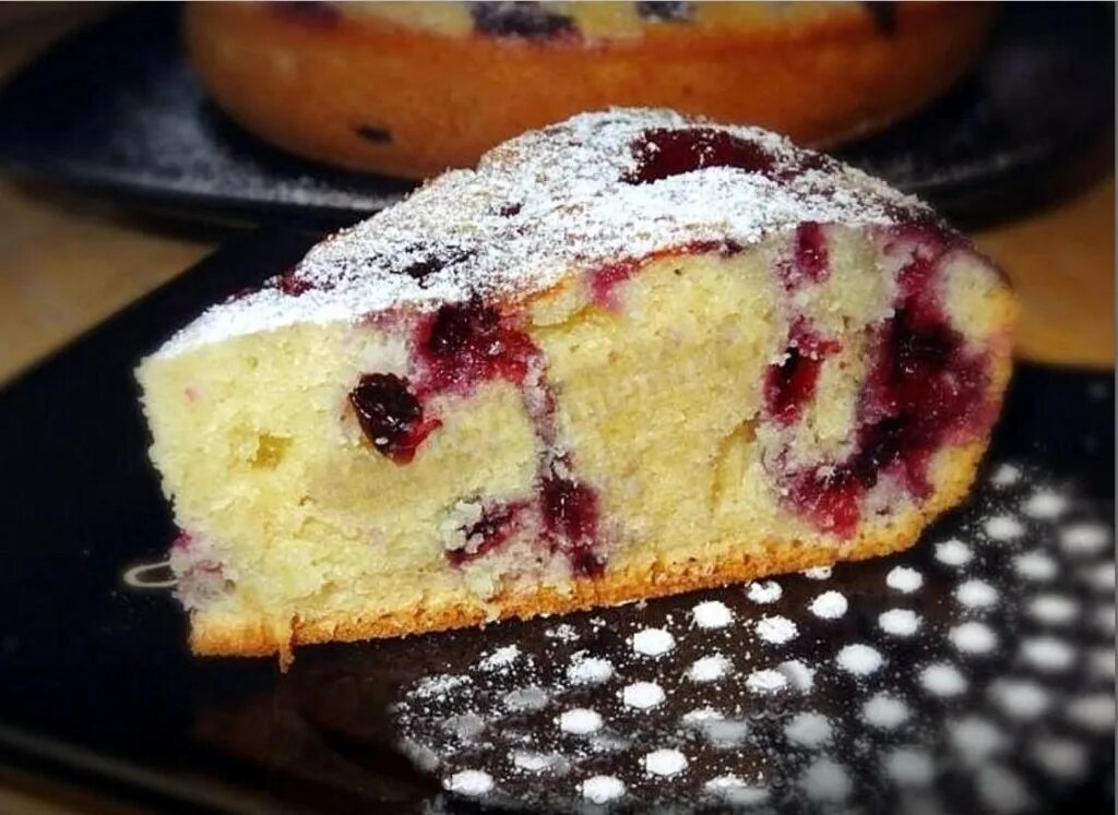 Манник с черникой. Манник. Манник на кефире очень вкусный воздушный. Манник с ягодами. Манник на кефире с ягодами рецепт.