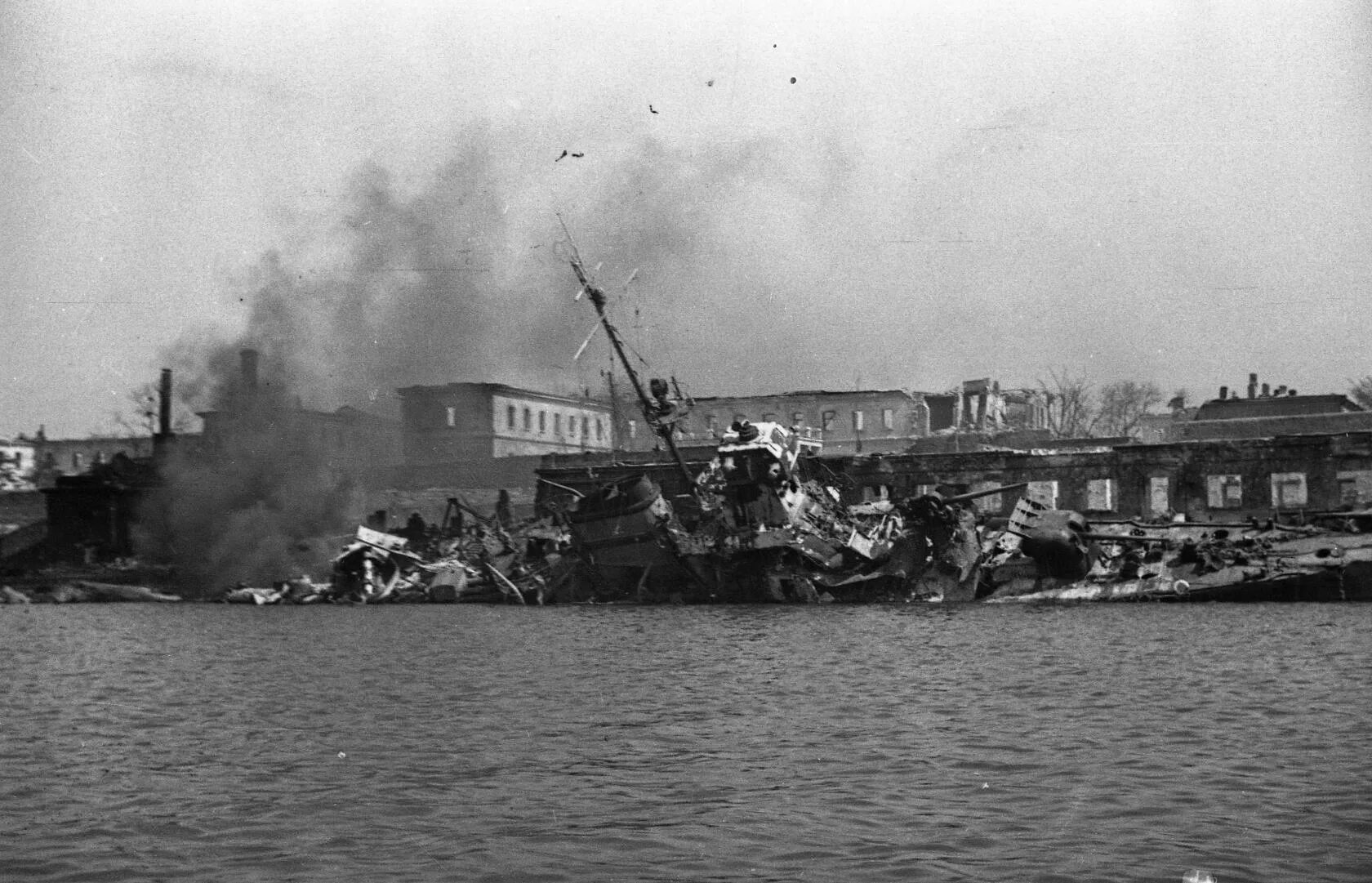 Эскадренный миноносец изяслав. Эсминцы севастополя. Корабль сметливый 810. Сметливый севастополь сторожевой корабль. Эсминец фидониси.