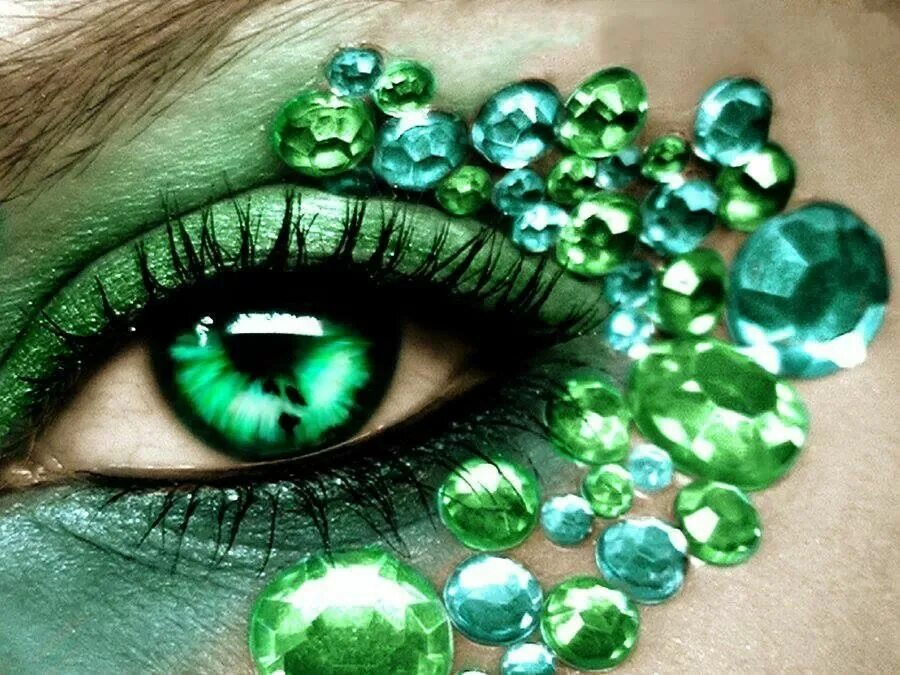 Тайпан глаза изумруды песня. Травяной, изумрудный, малахитовый. Изумрудный цвет. Красивые зеленые глаза. Изумрудный цвет глаз.