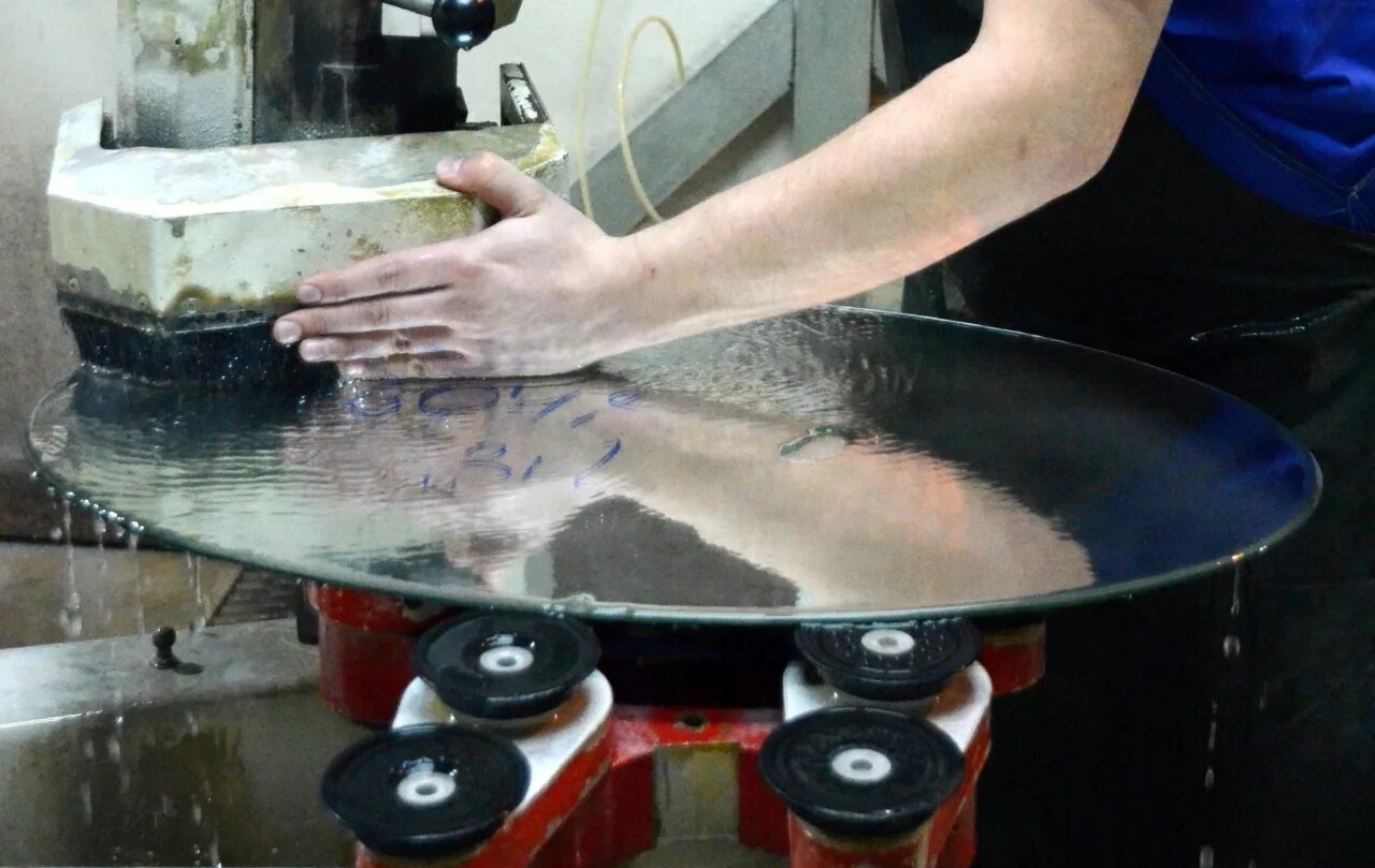 Техники обработки стекла. Шлифование кромки стекла. Полировка кромки. Шлифовка и полировка стекла. Стекло с полировкой кромки.