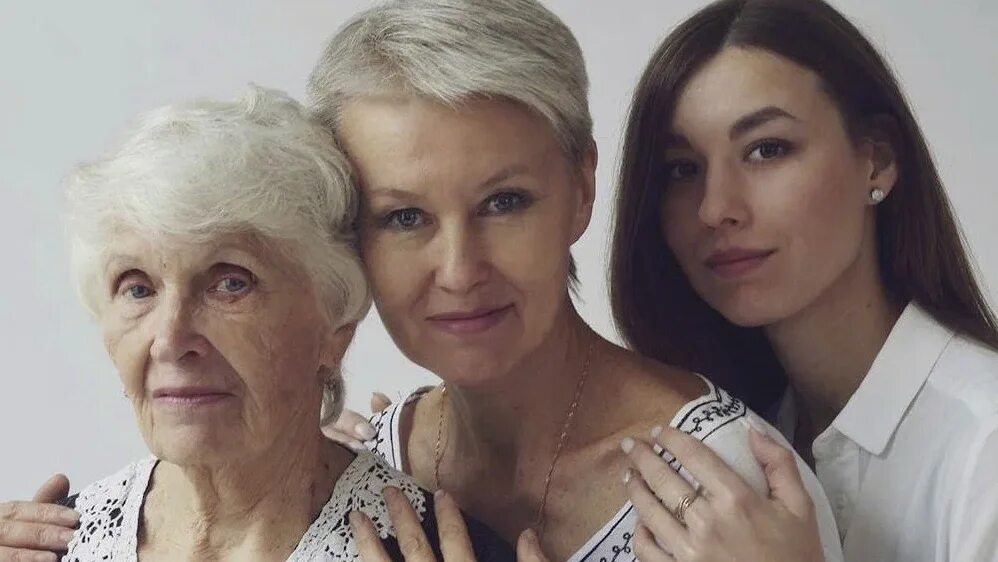 Взрослая молодую девушку