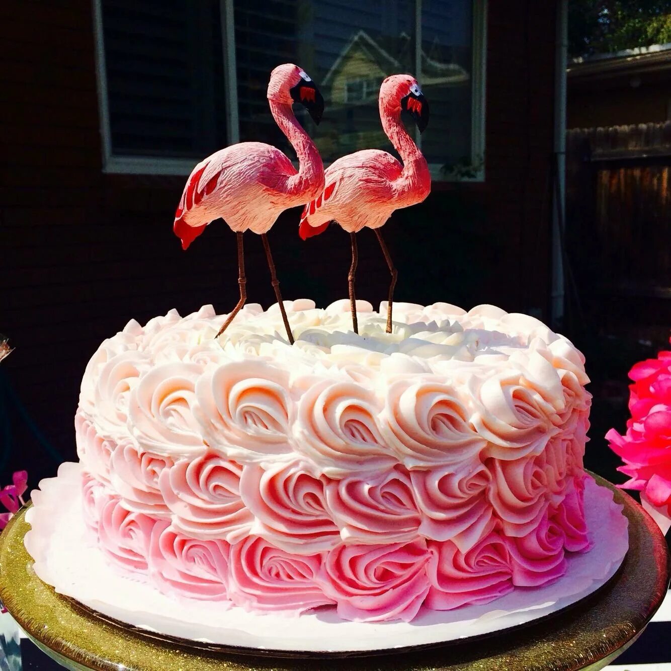 Торт фламинго. Муссовый торт с Фламинго. Торт розовый Фламинго. Безе розовый Фламинго. Фламинго кремом на торте.