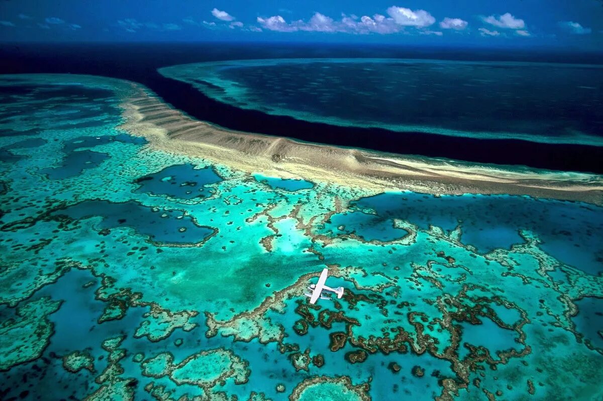 Большие острова атлантического океана. Большой Барьерный риф Австралия. Большой карьерный Рив в австралти. Коралловый Барьерный риф. Большой Барьерный коралловый риф в Австралии.