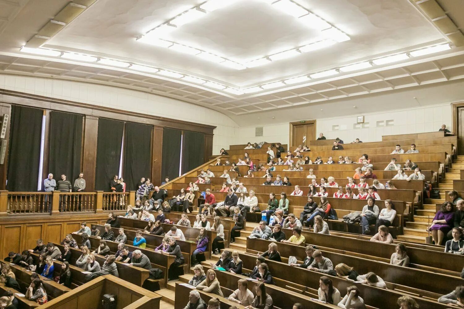 Факультеты мгу здания. Биологический Факультет МГУ внутри. В МГУ Ломоносова Москва внутри. Университет Ломоносова в Москве внутри. Биолого-почвенный Факультет МГУ.