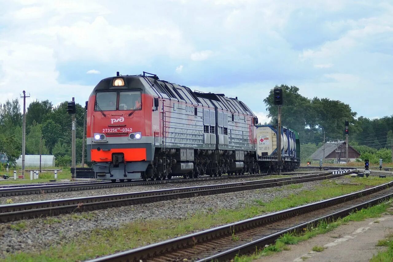 Тепловоз 2тэ25км. Тепловоз 2тэ25км. 2 т 25 км. Локомотив 2тэ25км. 2 т 25 км.