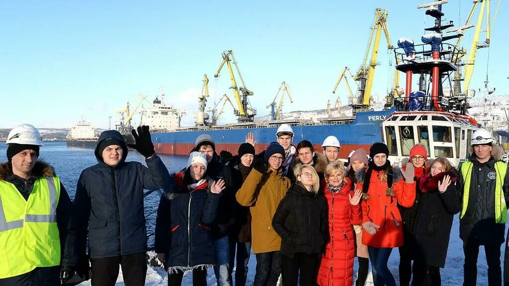 Мкар ру в мурманске морские специальности свежие. Торговый порт Лавна Мурманск. МАГЭ Мурманск. Сотрудники порта.