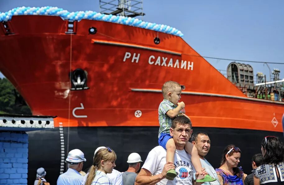 Александр деев судно. Судостроения на дальний восток самый главный для чего. Дальний восток судостроительная верфь. Речное судостроение на дальнем востоке. Большой камень приморский судостроительный завод.